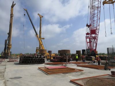 市委書(shū)記張?jiān)婪宥讲椤绊?xiàng)目攻堅(jiān)年”重點(diǎn)工程建設(shè)情況，強(qiáng)調(diào)以項(xiàng)目為引擎，推動(dòng)高質(zhì)量發(fā)展